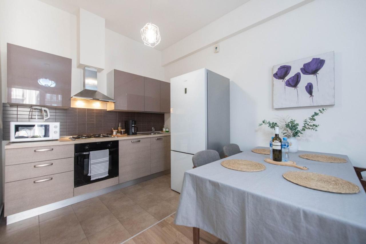 Gg Home - Cozy 2-Bedroom Apartment On Givi Kartozia 第比利斯 外观 照片