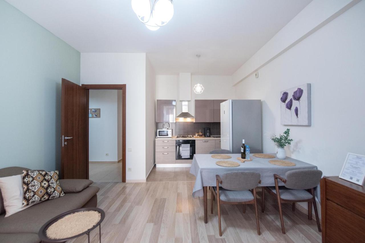 Gg Home - Cozy 2-Bedroom Apartment On Givi Kartozia 第比利斯 外观 照片